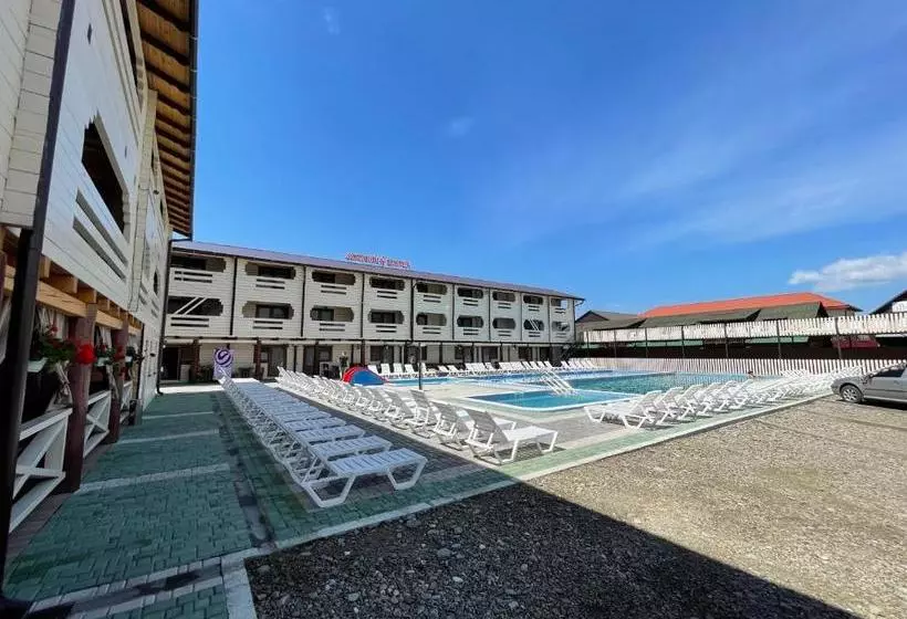 Hotelli золотий павлін