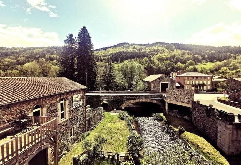 Отель Auberge De Chanteuges