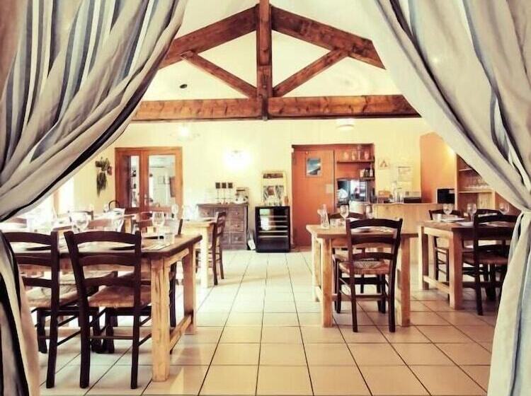 Отель Auberge De Chanteuges