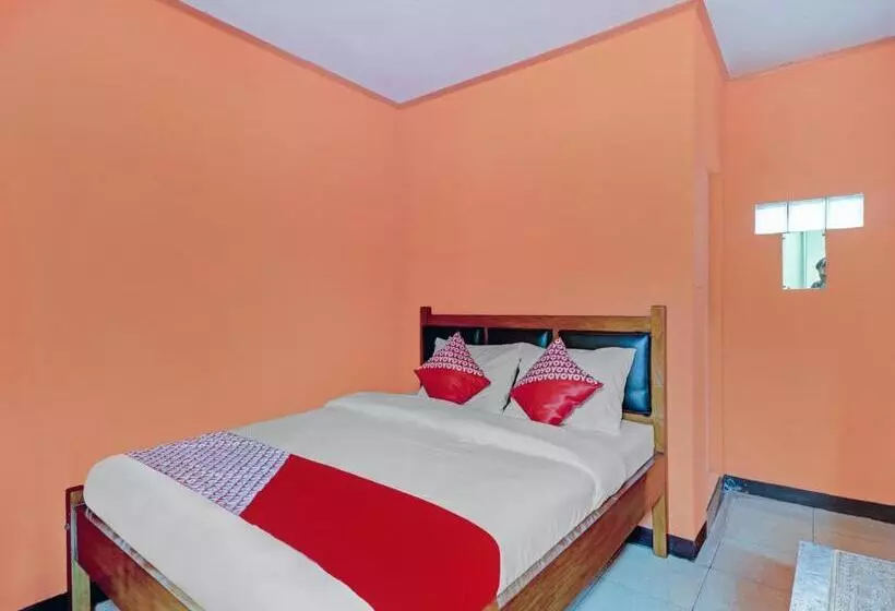 Hotelli Oyo 90454 Adinda Homestay Cibodas Lembang