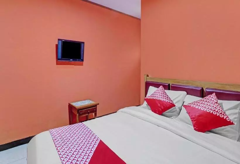 Hotelli Oyo 90454 Adinda Homestay Cibodas Lembang