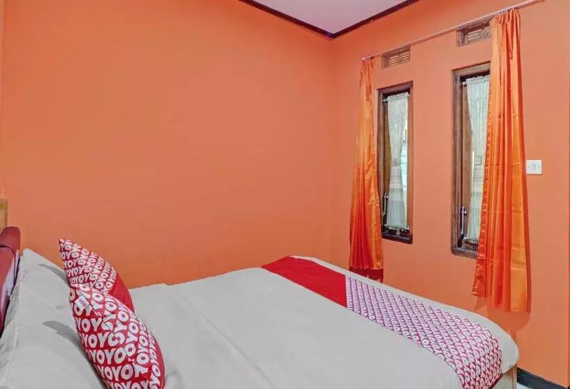Hotelli Oyo 90454 Adinda Homestay Cibodas Lembang