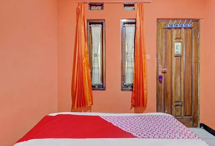 Hotelli Oyo 90454 Adinda Homestay Cibodas Lembang
