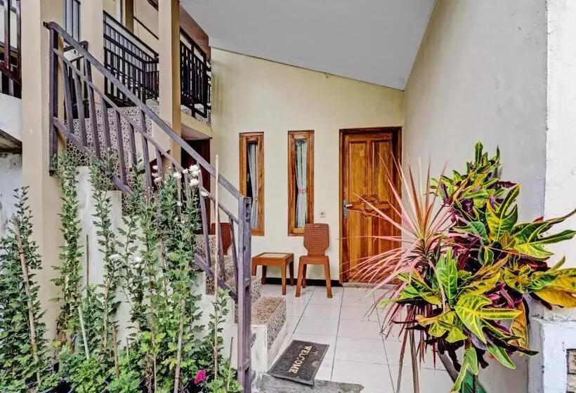 Hotelli Oyo 90454 Adinda Homestay Cibodas Lembang