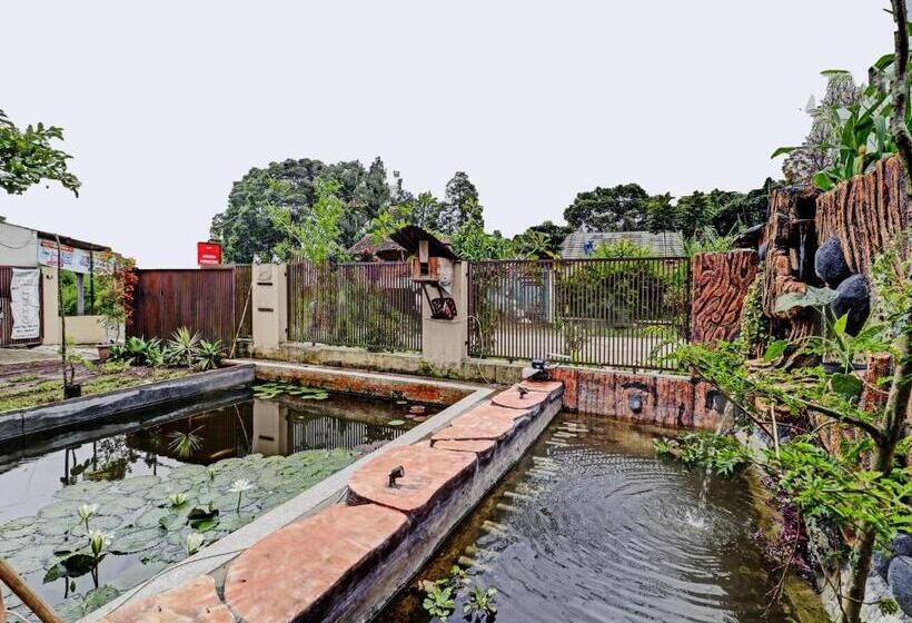 בית מלון כפרי Oyo 90454 Adinda Homestay Cibodas Lembang