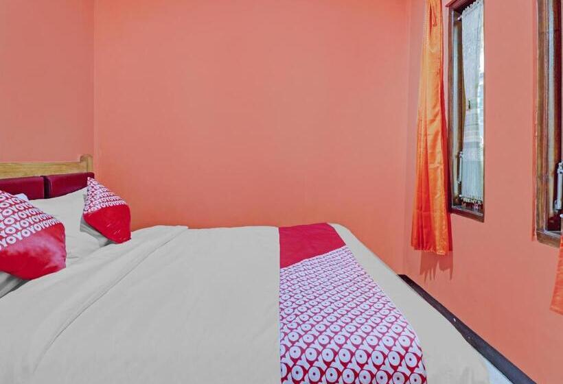 בית מלון כפרי Oyo 90454 Adinda Homestay Cibodas Lembang