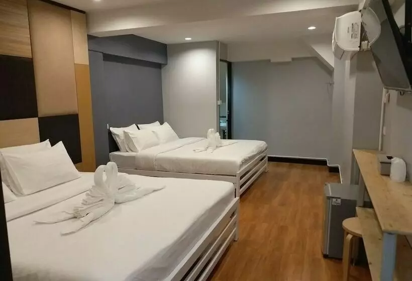 هتل Pratunam Family House