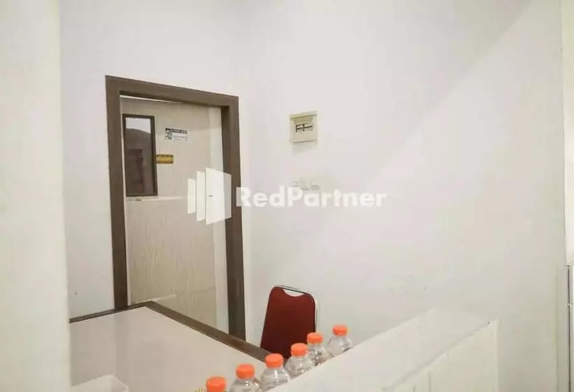 Hotelli Radja Homestay Mitra Reddoorz