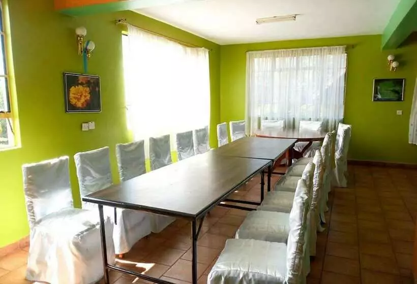 تختخواب و صبحانه Eldoret Inner Harbour Resort