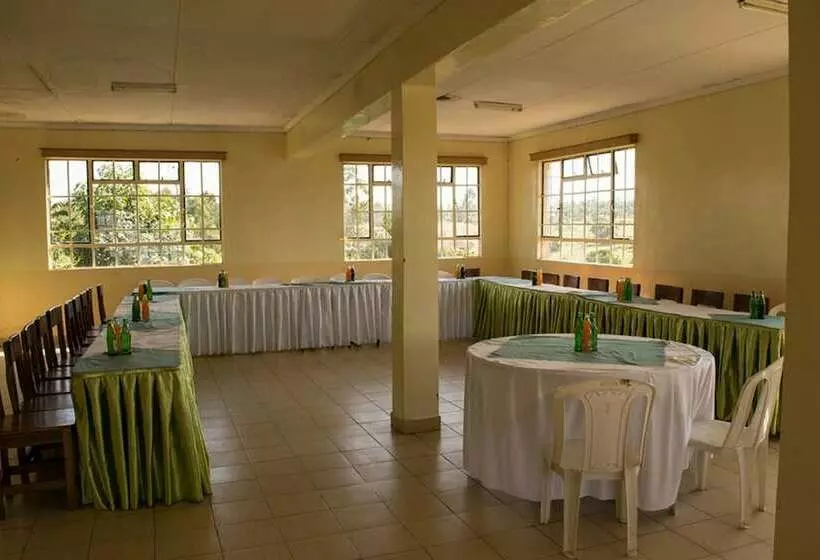 تختخواب و صبحانه Eldoret Inner Harbour Resort