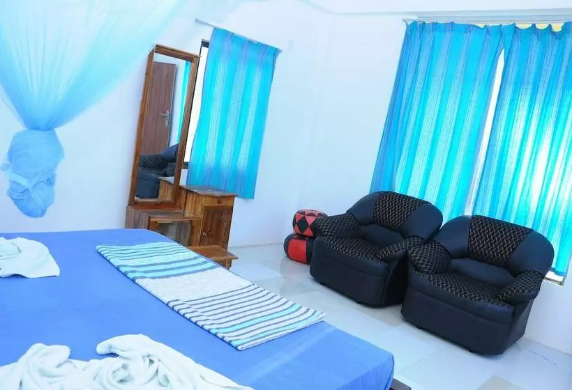 Hotelli Dolphin Village