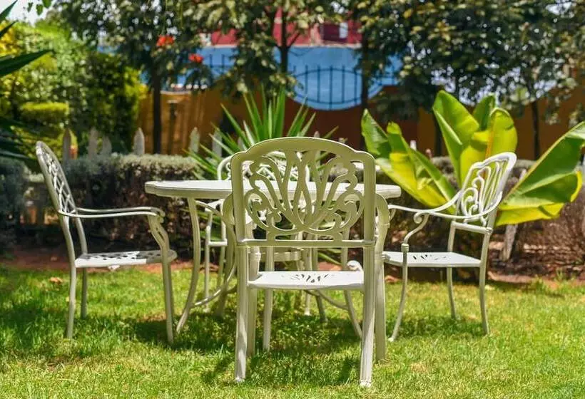 هتل Falcon Heights