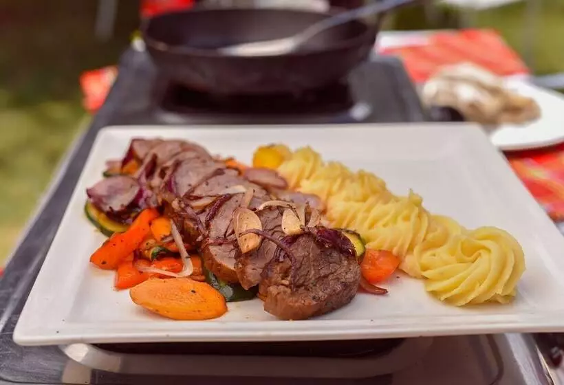 هتل Falcon Heights