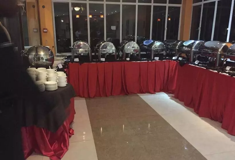 هتل Falcon Heights