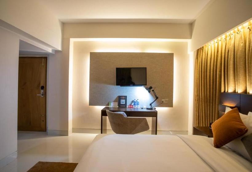 Отель Jatra Flagship Khulna City Centre