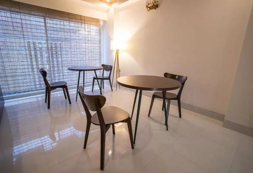 هتل Jatra Flagship Khulna City Centre