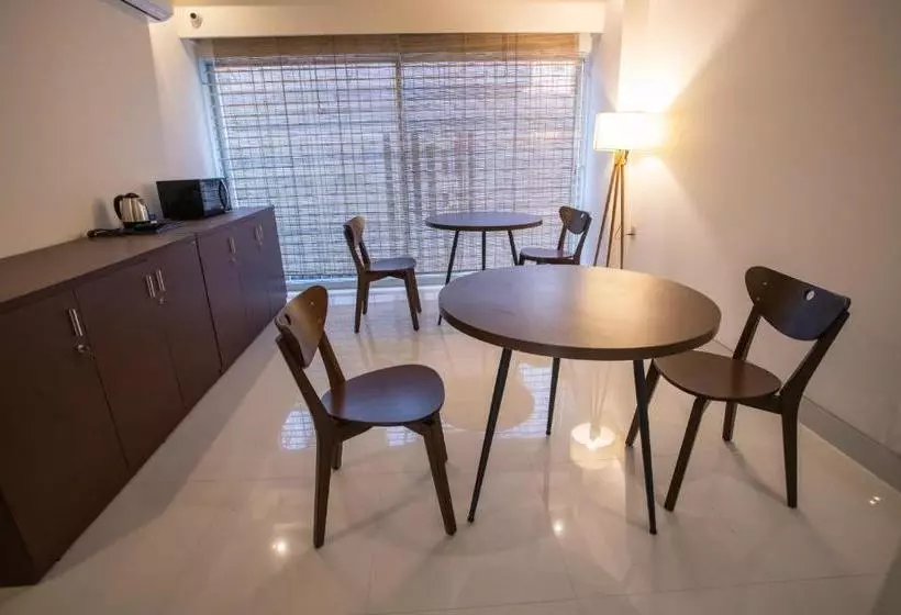 هتل Jatra Flagship Khulna City Centre