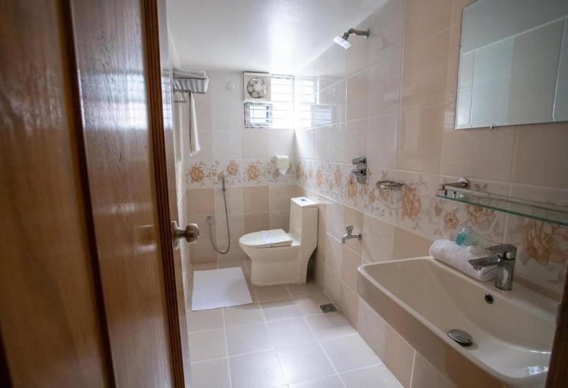 Отель Jatra Flagship Khulna City Centre