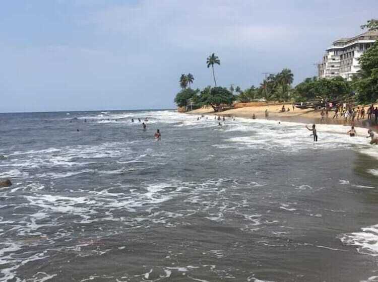 בית מלון כפרי Samaki Plage