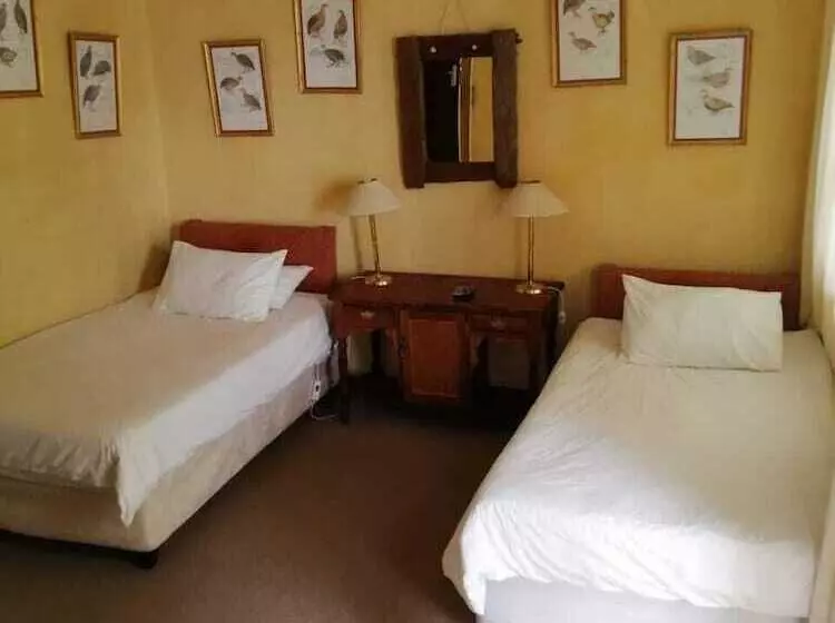 Hotelli Stagger Inn Game Farm