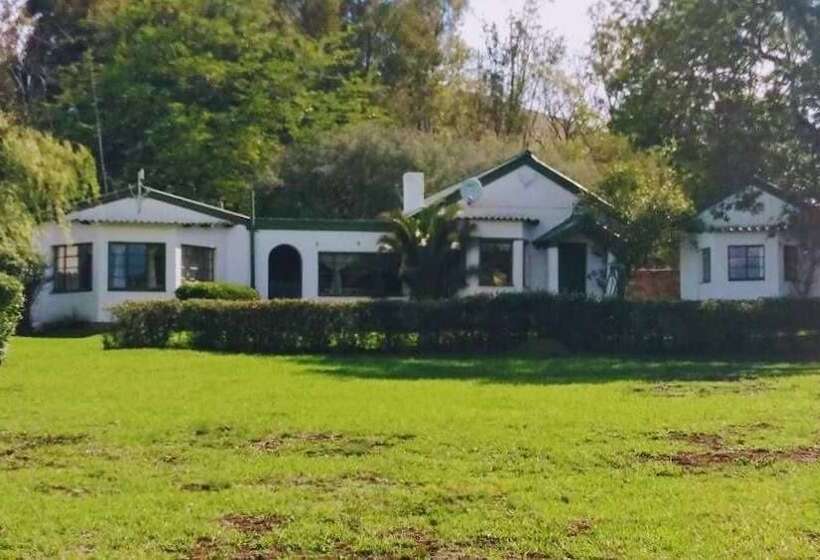 בית מלון כפרי Stagger Inn Game Farm