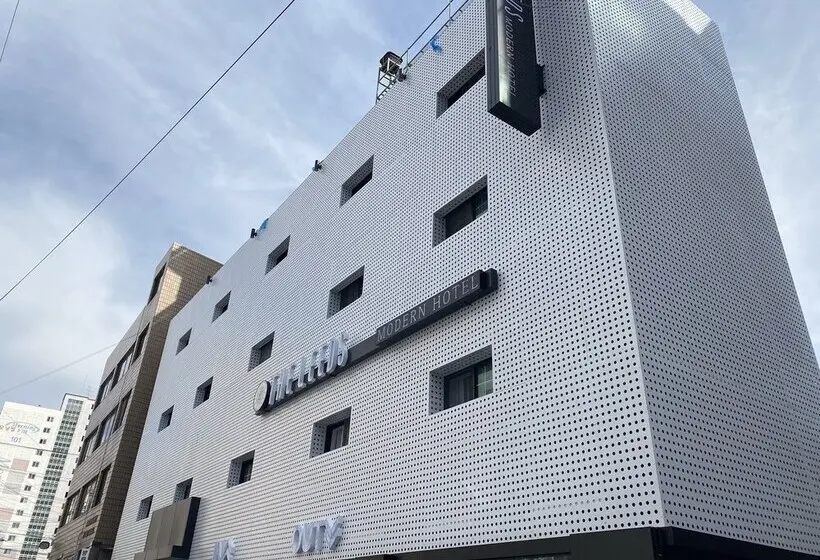 ホテル The Leeds