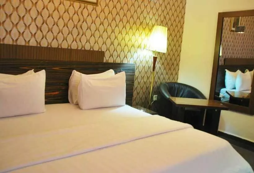 هتل Tuscany Suites