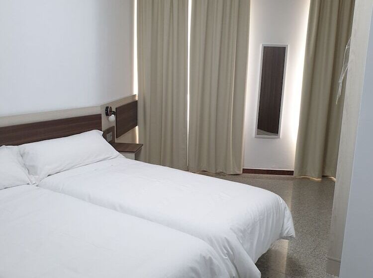 Mesón Hostal La Cabaña