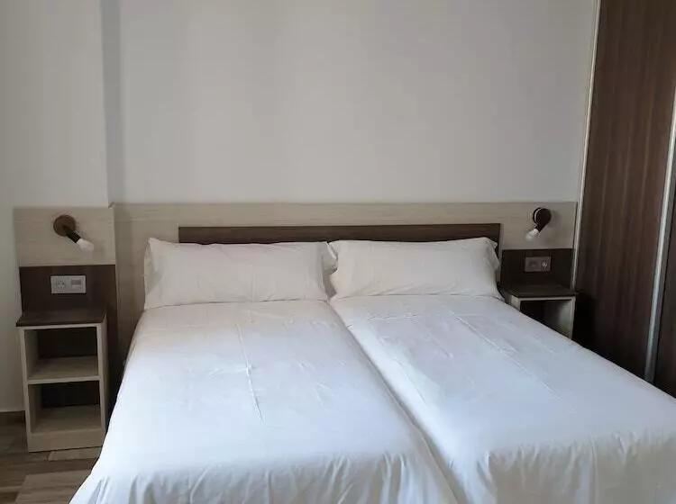 Mesón Hostal La Cabaña