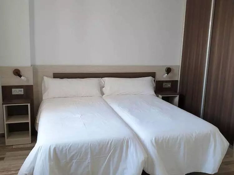 Mesón Hostal La Cabaña