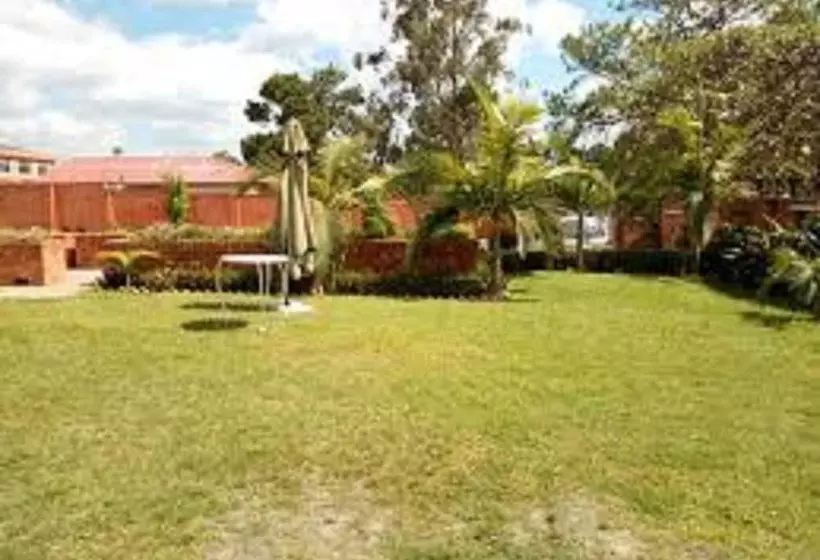 پانسیون Providence Teez Lodge