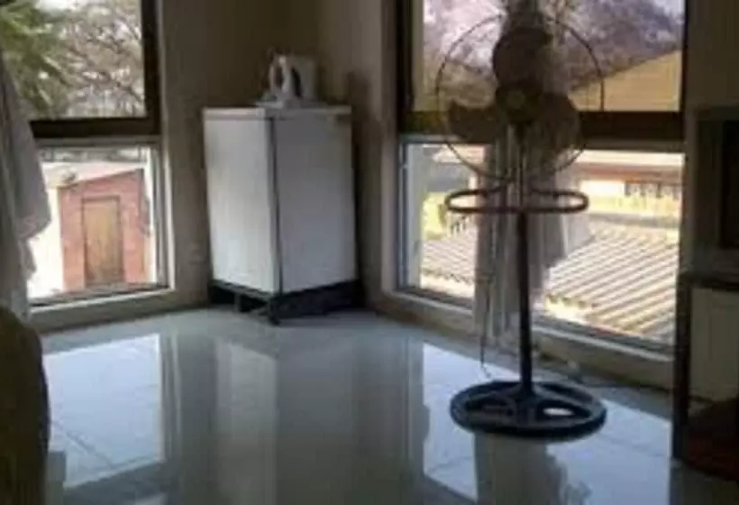 پانسیون Providence Teez Lodge