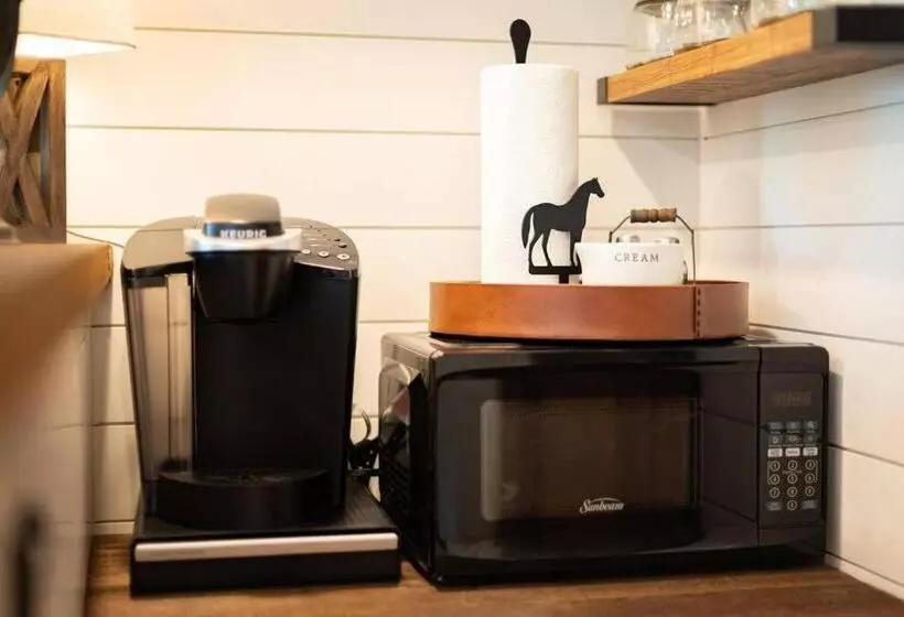 Retkeilymaja The Stable Tiny Container Home 12 Min To Magnolia