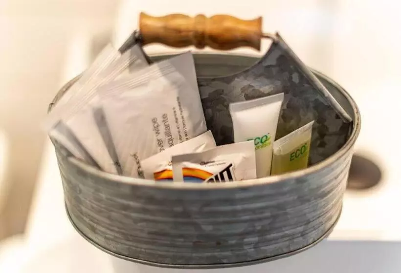 Retkeilymaja The Stable Tiny Container Home 12 Min To Magnolia