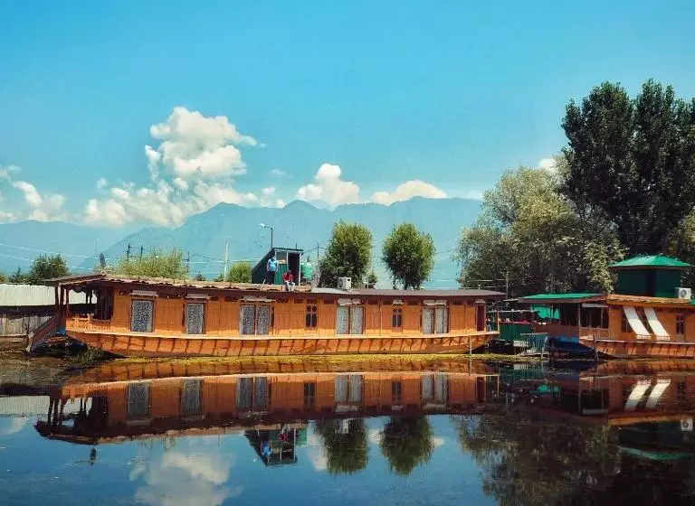 ホテル Dilshad Houseboats