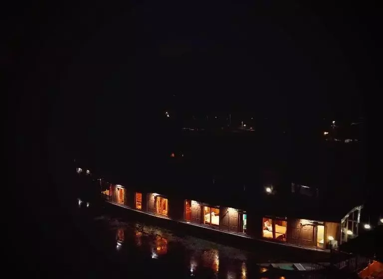 ホテル Dilshad Houseboats