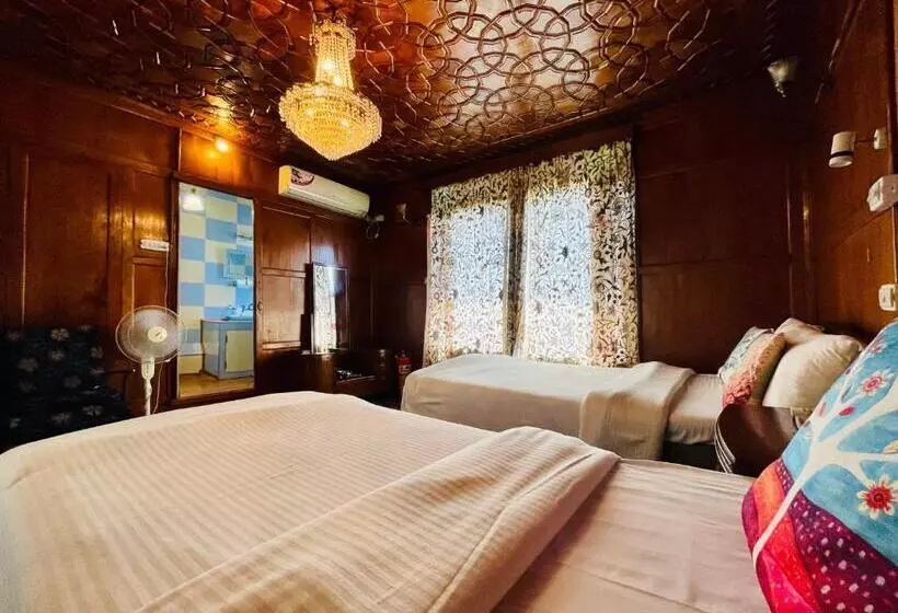 ホテル Dilshad Houseboats