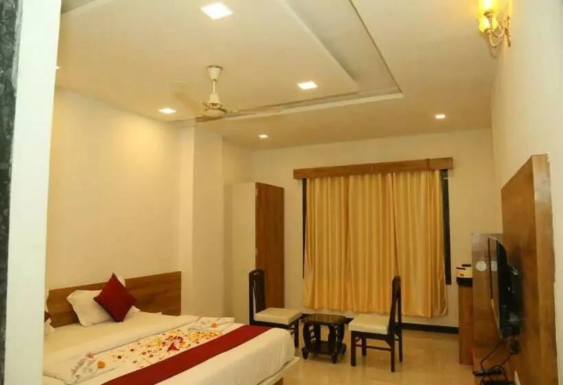 Hotelli Dollar Villa Resort