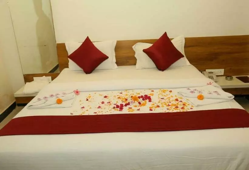 Hotelli Dollar Villa Resort