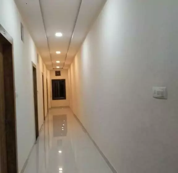 Hotelli Dollar Villa Resort