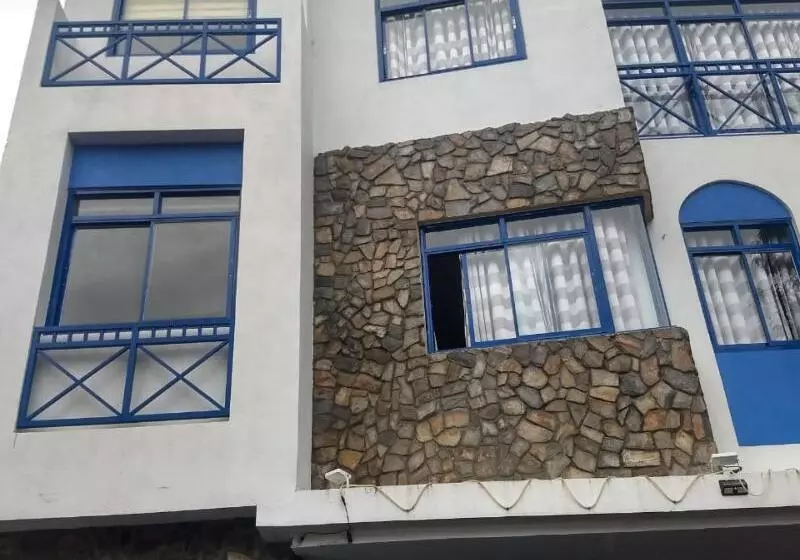 Hotelli Oyo 816 Oktowaves