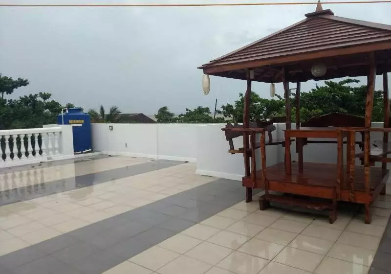 Hotelli Oyo 816 Oktowaves