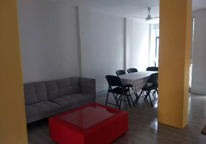 Hotelli Oyo 816 Oktowaves