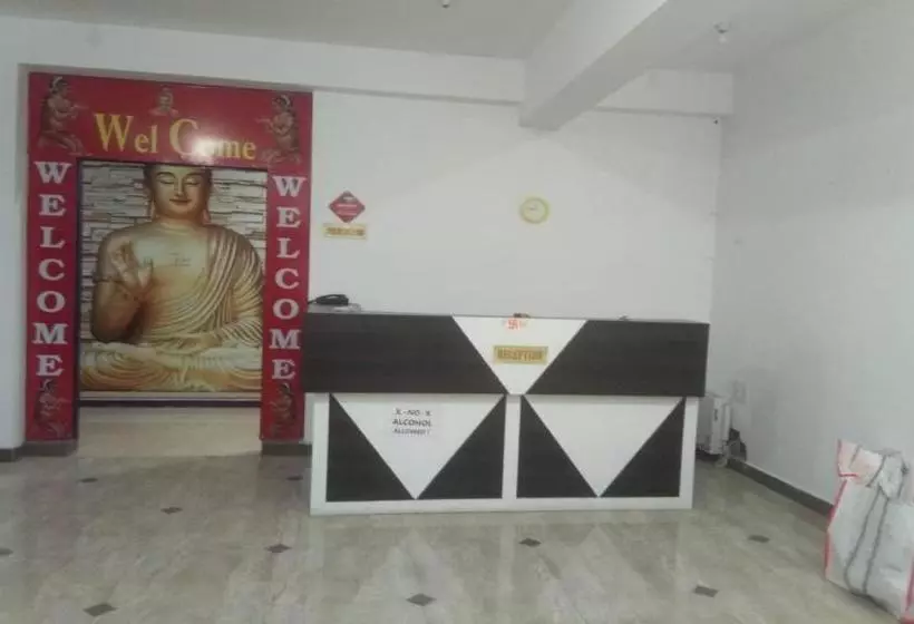 Hotelli Oyo 82206 Aditya Guest House