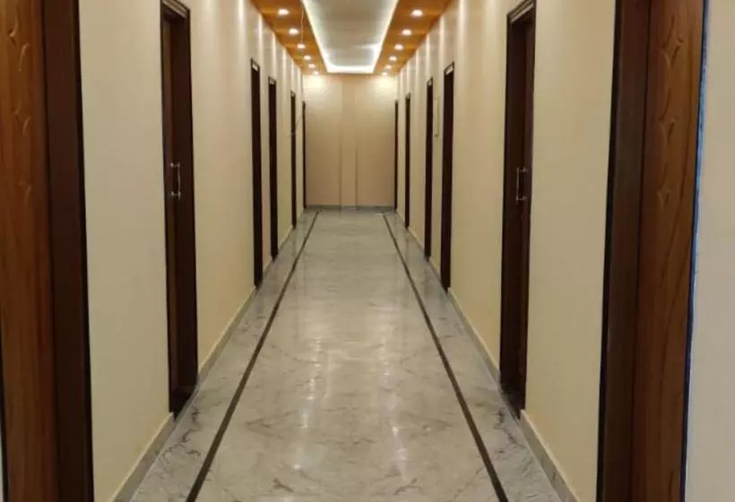 Hotelli Oyo 82206 Aditya Guest House