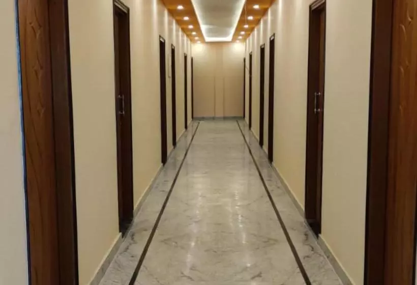 Hotelli Oyo 82206 Aditya Guest House