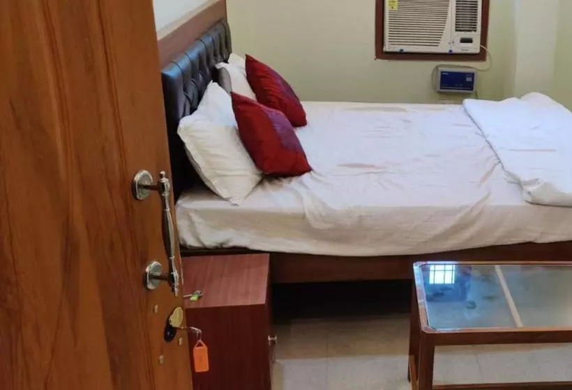 Hotelli Oyo 82206 Aditya Guest House