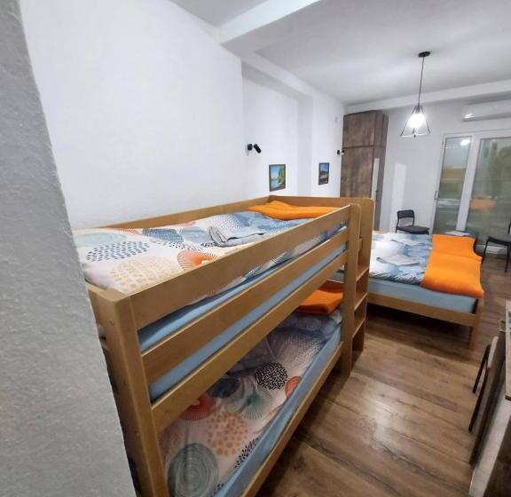 تختخواب و صبحانه Casa Mular