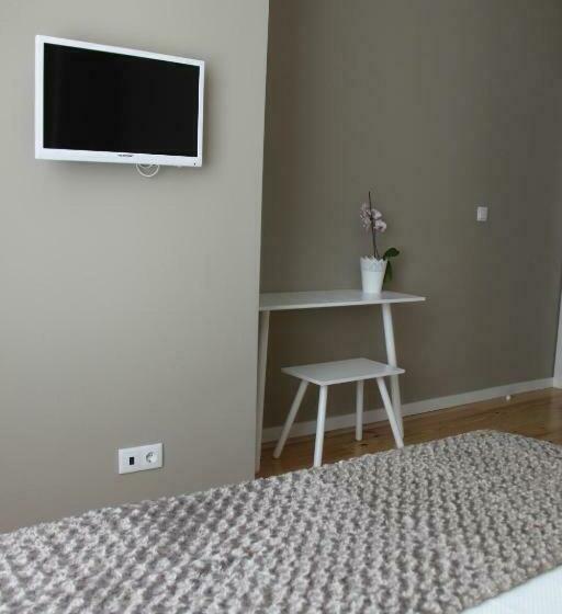 민박 Godinho S House