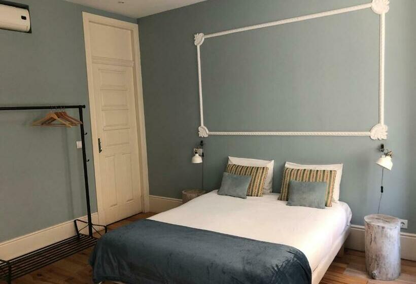 민박 Godinho S House